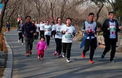 首届国风主题女子微型马拉松在泉城公园拉开帷幕